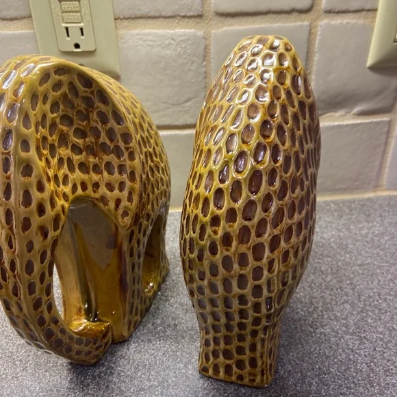 Vintage ceramic elephant with peanut design. Will sell as a set or Individually - Picture 4 of 6